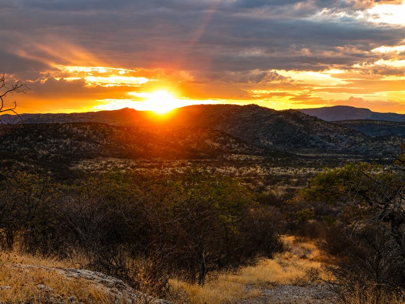 Sonnenuntergang über den Bergen des Damaralands